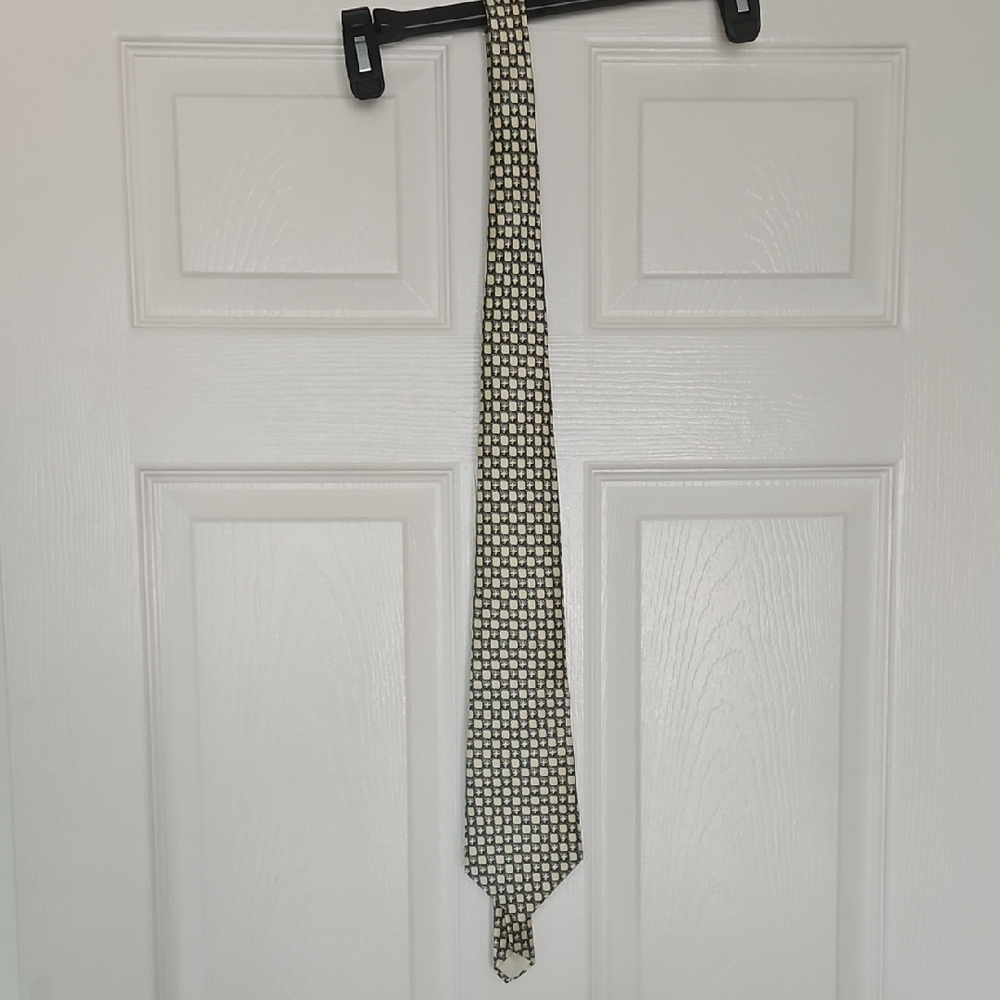 Classic Blue And Yellow Chain Link Pattern Tie